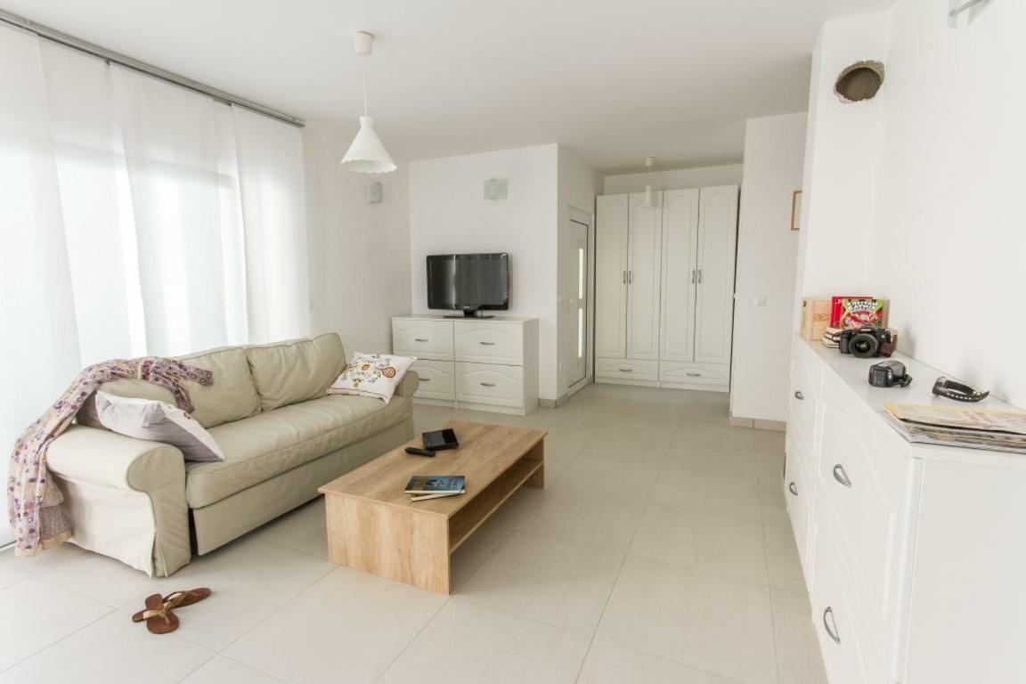 House Sunny Rock Baska 빌라 외부 사진
